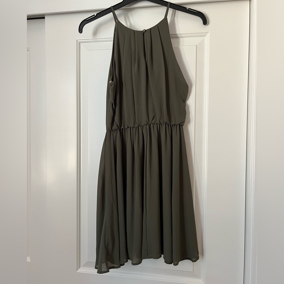 NWT Lush Olive Green High Neck Pleated Dress Size Medium (Francesca’s) - Picture 3 of 9
